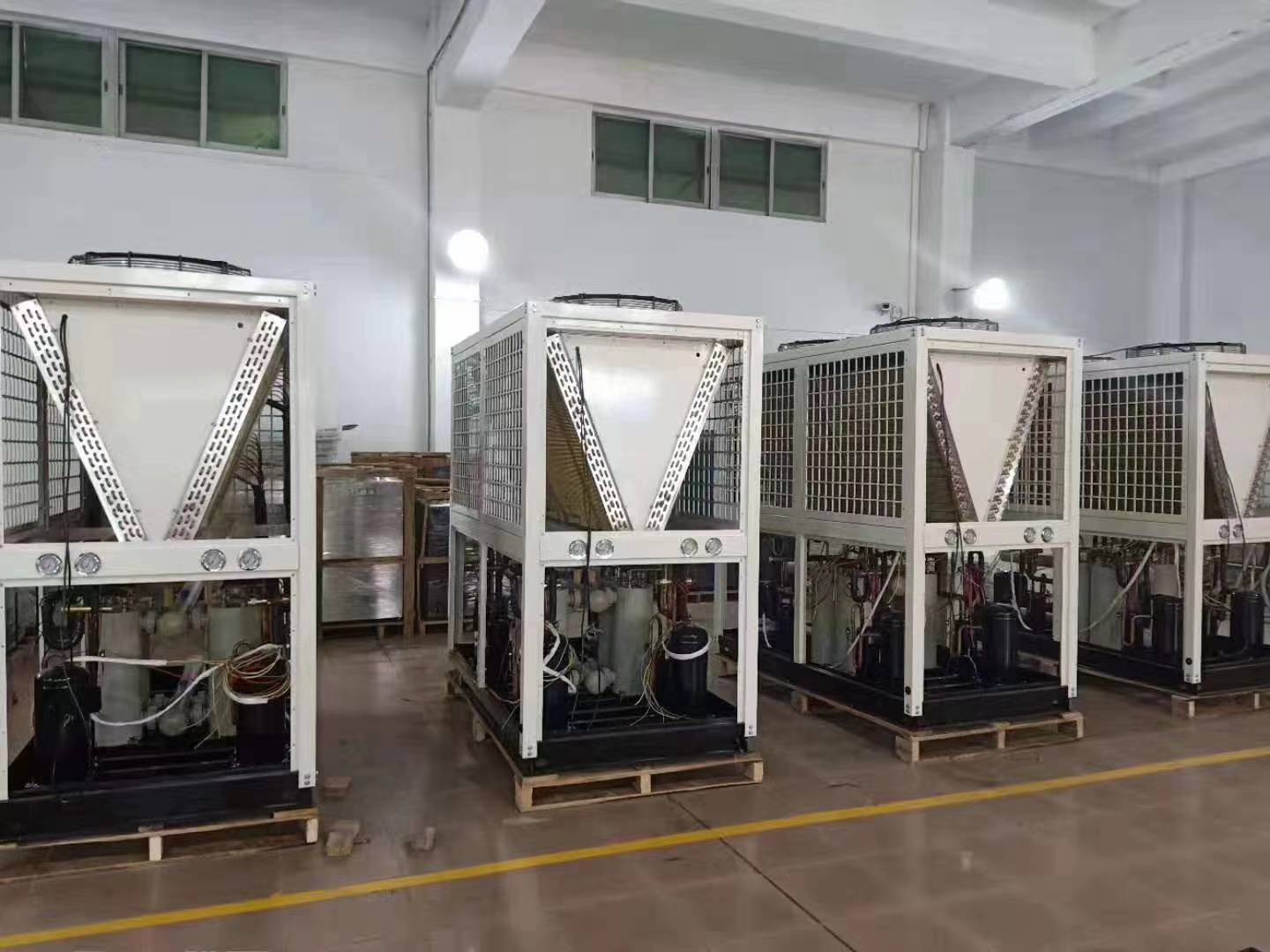親！我是空氣能熱泵熱水器機組，下面讓我來自我介紹一下....